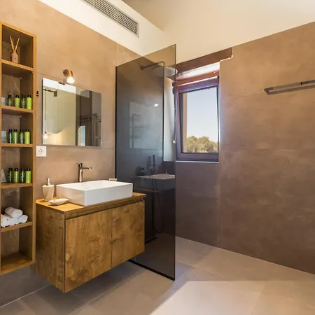 Brand New Mia Casa With Private Pool, Ping-pong & Bbq *